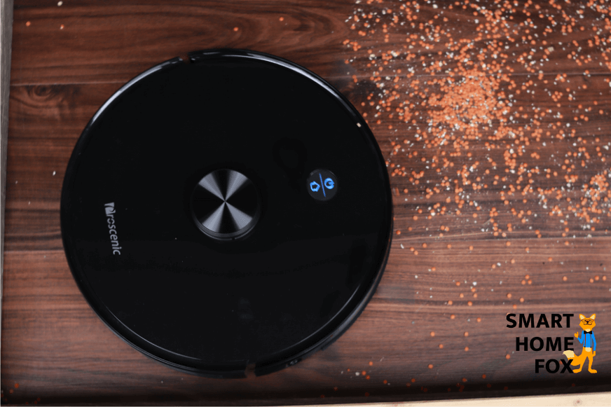 Proscenic M7 Pro во время теста на всасывание чечевицы на ламинате.